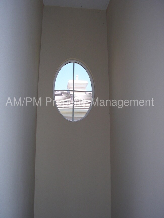 Building Photo - 2 Bed, 2.5 Bath Condo - 3409 S. Main St. #I
