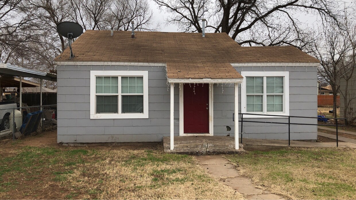 Primary Photo - 2303 2nd Pl