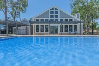 Building Photo - Verandahs at Hunt Club