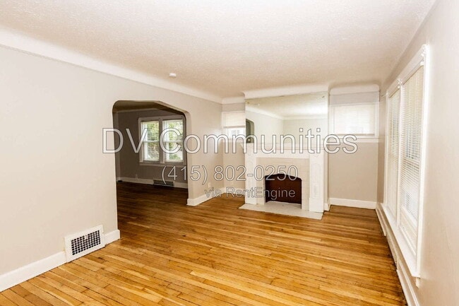 Building Photo - 340 E 197th St