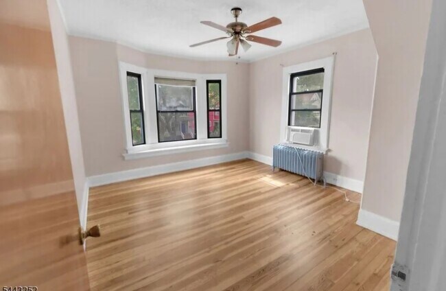 Foto del edificio - 558 Argyle Ave
