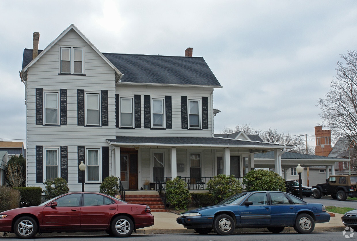 Building Photo - 115 W Church St