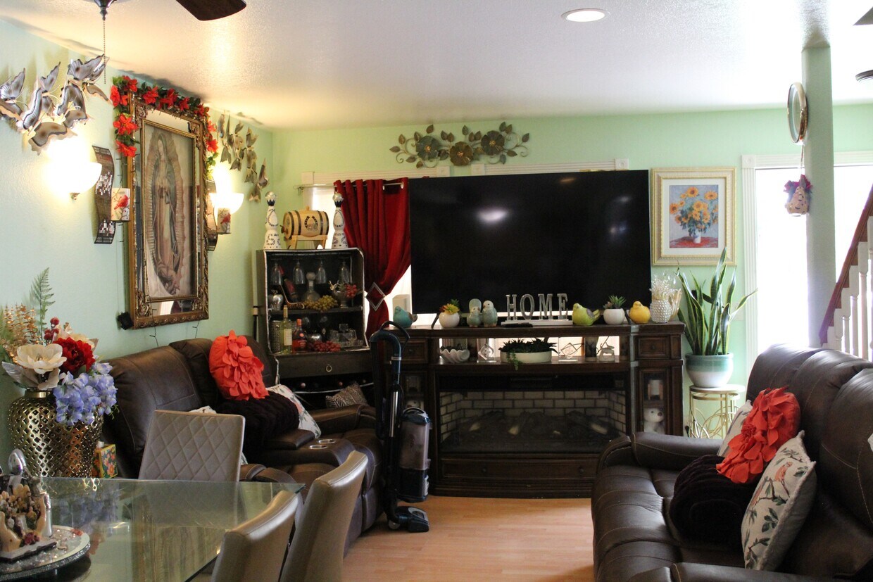 Foto del edificio - 165 Caywood Ct