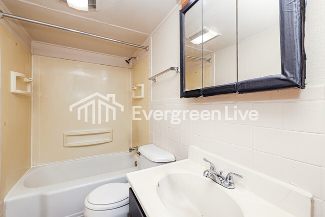 Building Photo - 1924 Culver Ave