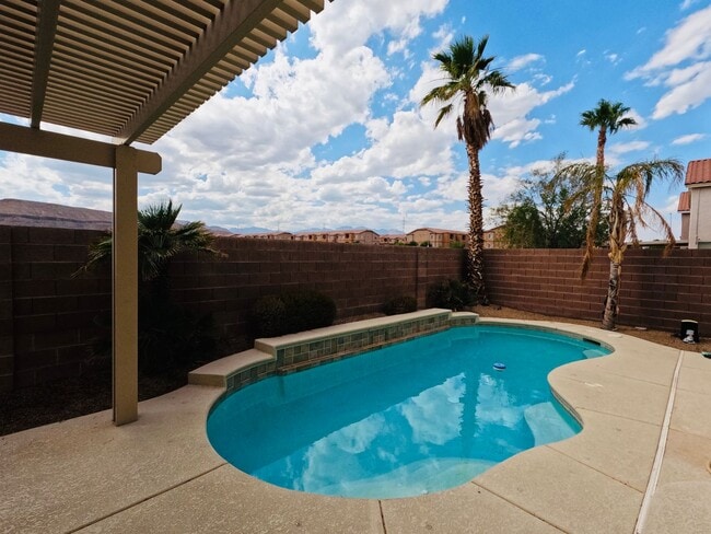Foto del edificio - POOL 4 Bed/3 Bath New Appliances in SW Summerlin Area!