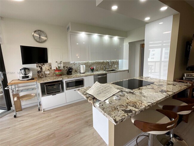 Foto del edificio - 20191 E Country Club Dr