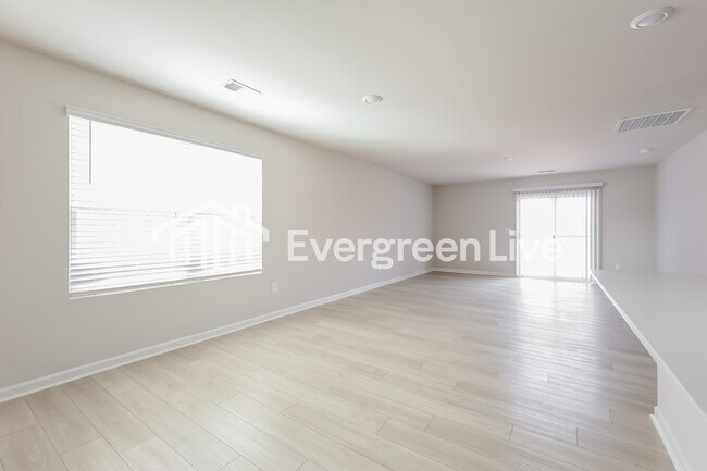 Building Photo - now