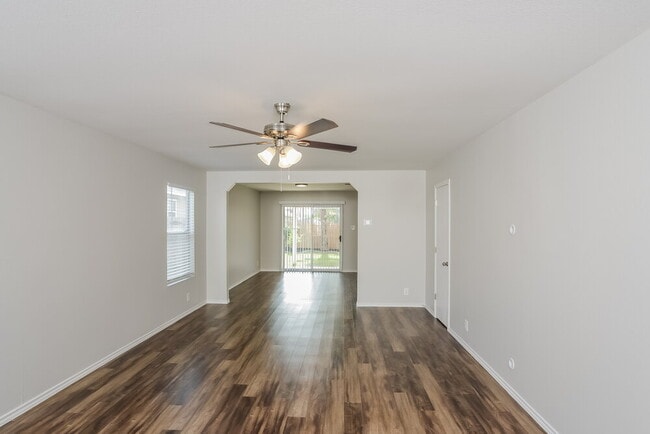 Building Photo - 207 Cedron Chase