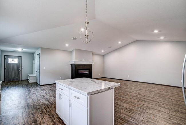 Building Photo - 540 5th St E