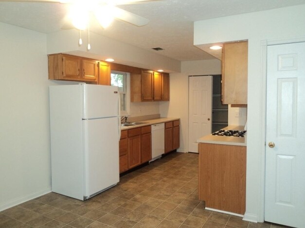 Foto del edificio - 1800-1819 Kraig Dr