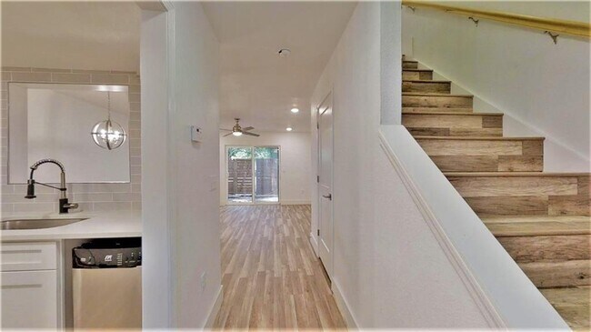 Building Photo - 1913 Hearthstone Dr