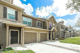 Building Photo - 33 Woodland Hills Dr