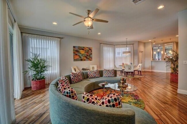 Foto del edificio - 1135 NE 3rd Ave