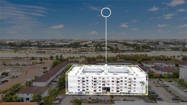 Foto del edificio - 8261 NW 8th St