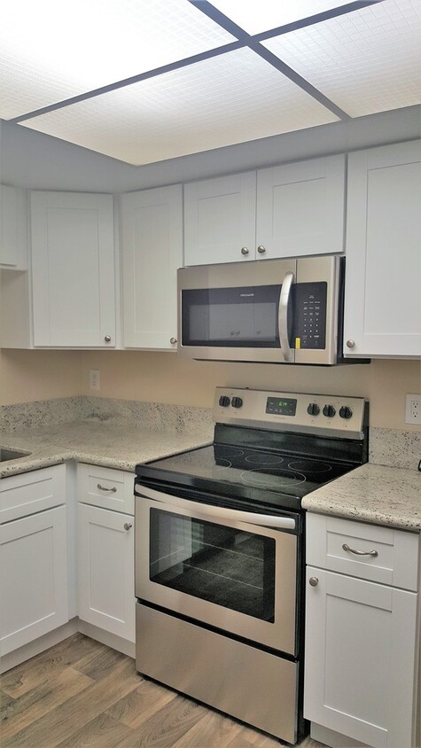 Primary Photo - Tri-Level 2 Bed/1.5 Bath Condo w/ 2 Car Ga...