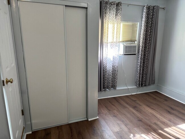 Foto del edificio - 14821 Dalwood Ave