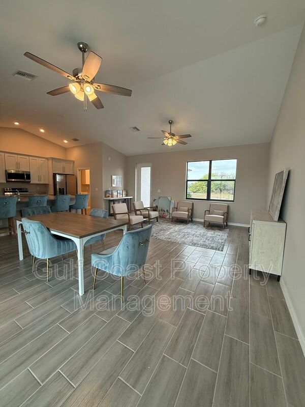 Foto del edificio - 2609 NE 5th Pl