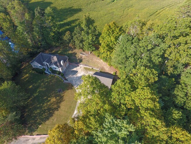 Foto del edificio - Stylish, Move-In-Ready Home with Designer ...