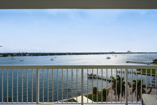 Building Photo - 2600 N Flagler Dr