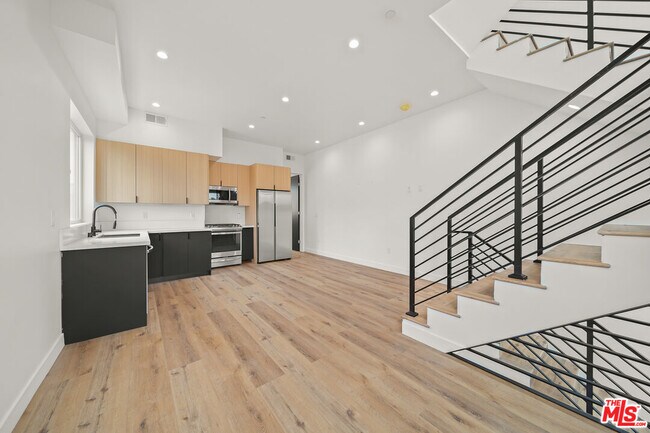 Building Photo - 1520 Magnolia Ave