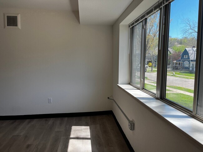 Building Photo - 480 8th St