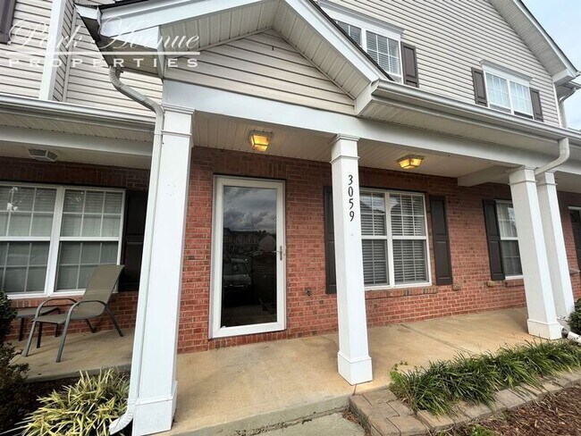 Building Photo - 3059 Golden Dale Ln