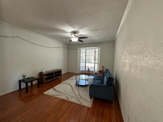 Building Photo - 2255 Braeswood Park Dr