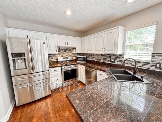 Foto del edificio - 15350 Riley St