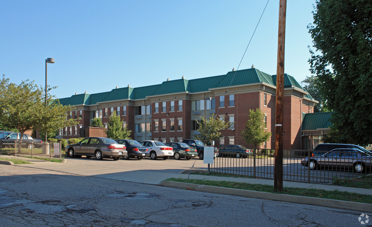 Primary Photo - Saratoga Place Apartments