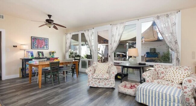 Foto del edificio - **AVAILABLE NOW | SCPACIOUS 3 BEDROOM 2 BA...
