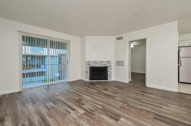 Foto del edificio - 10001 Westpark Dr