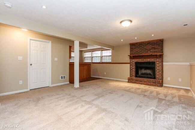 Building Photo - 7943 Cardinal Cove W