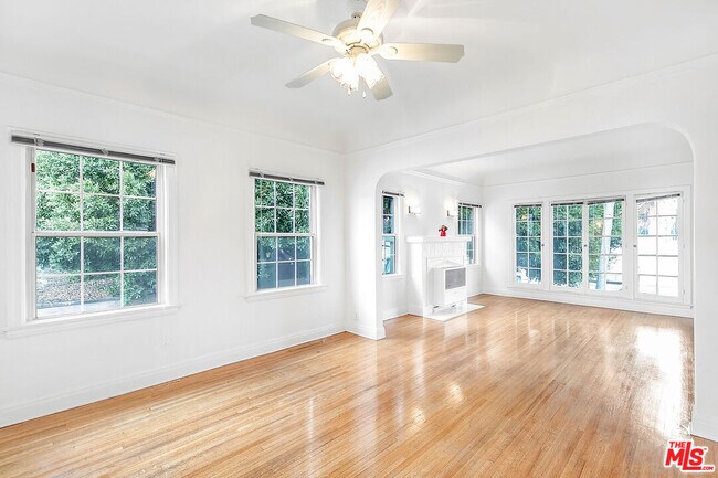 Foto del edificio - 649 N Irving Blvd