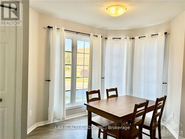 Photo du bâtiment - 840 Longfields Dr