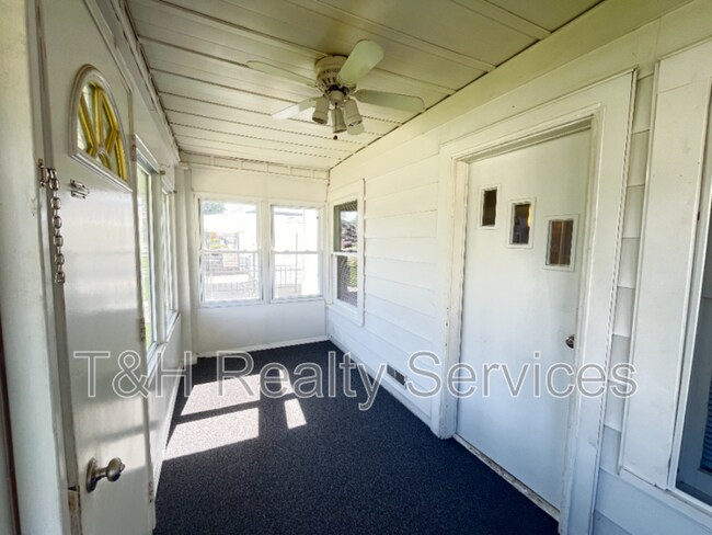 Building Photo - 1721 S Market St