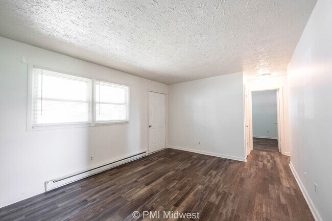 Building Photo - "Charming 2-Bedroom Retreat in Fountaintown with Spacious Layout – Your Cozy 844 Sq Ft Haven Awai...