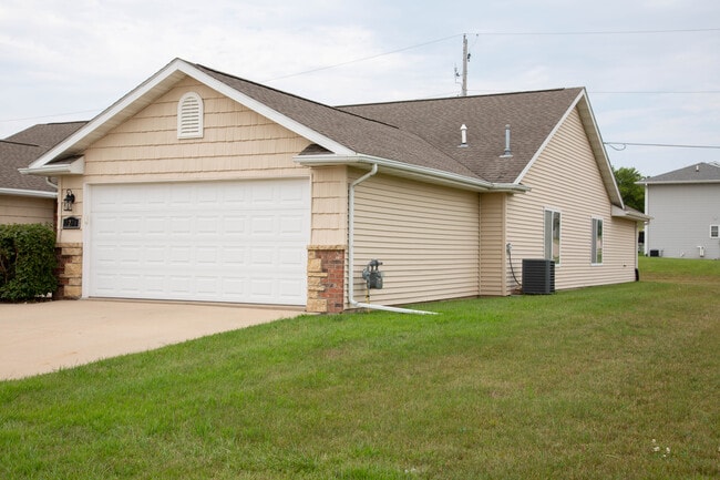 Building Photo - 2270 Fawn View Dr