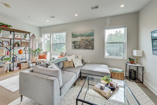 Building Photo - 653 Irving St NW