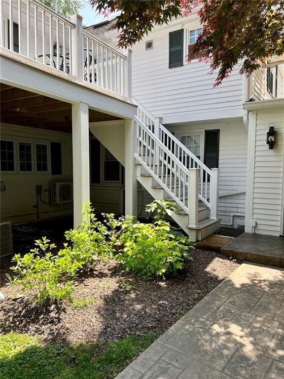 Building Photo - 9 Old Jenckes Hill Rd