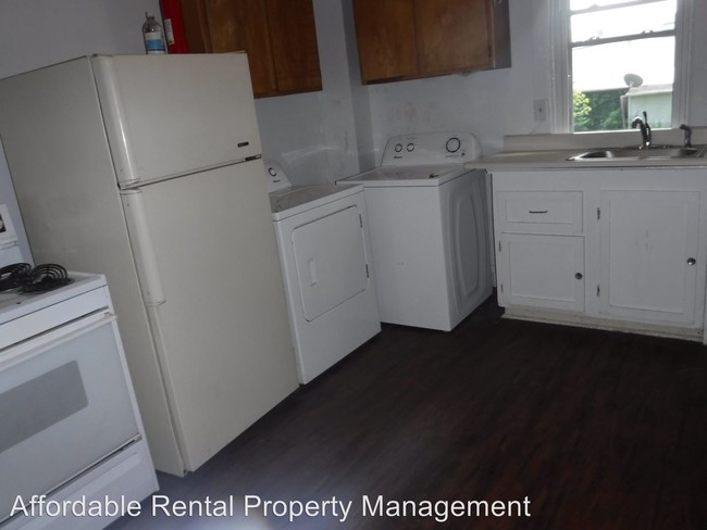 Building Photo - 3 br, 1 bath House - 527 West Franklin Street