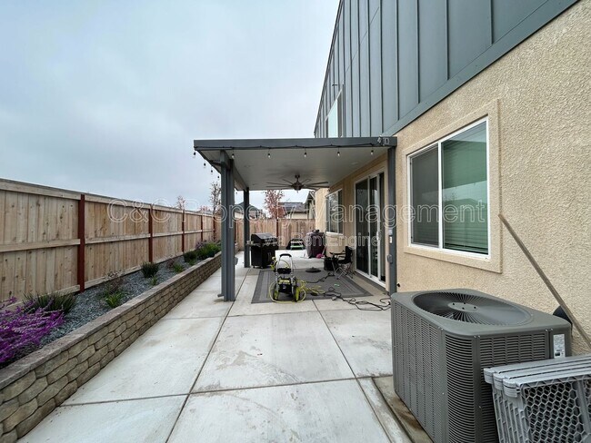 Foto del edificio - 711 Robert Ave