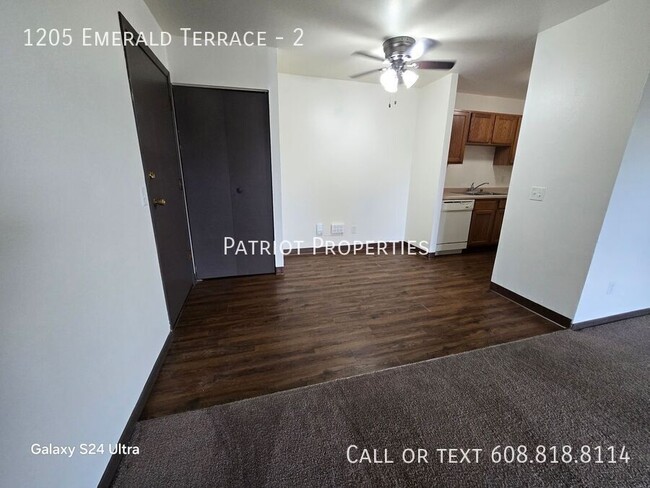 Foto del edificio - 2 bedroom/ 1 bath apartment in Sun Prairie...