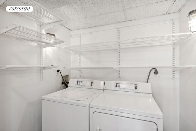 Building Photo - 505 Greenwich St