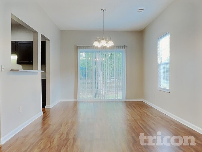 Building Photo - 62 Sweet Thorne Cir