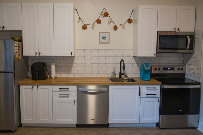 Building Photo - 2015 Forbes Ave