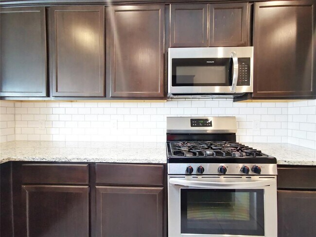 Foto del edificio - 3026 Darlington Ct