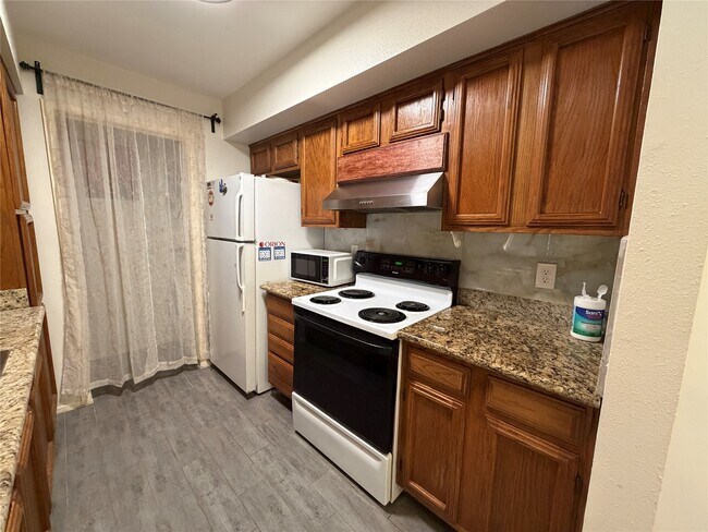Building Photo - 6602 Harbor Town Dr