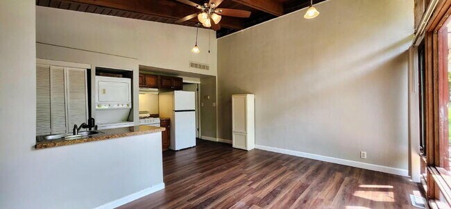 Foto del edificio - 6707-13 San Bonita Ave