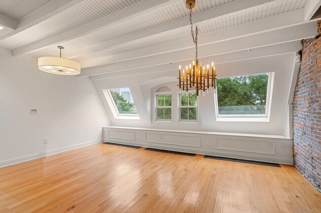 Foto del edificio - 208 W Springfield St
