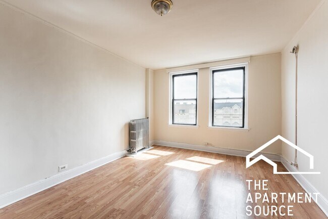 Foto del edificio - 2779 N Milwaukee Ave